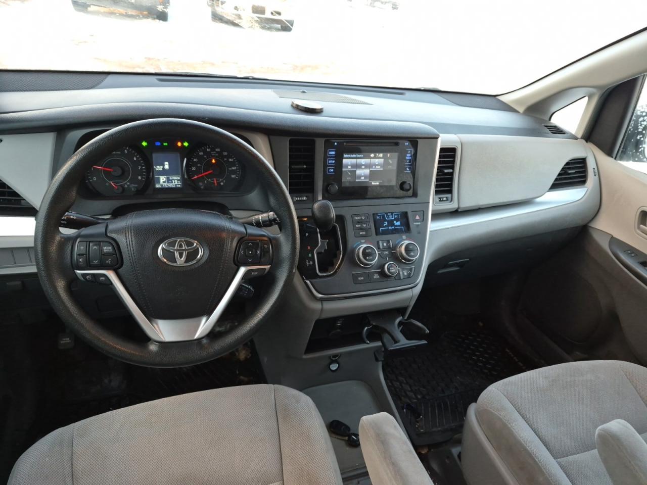 2017 Toyota Sienna L | NO ACCIDENTS | ALLOYS | 7 PASS Photo