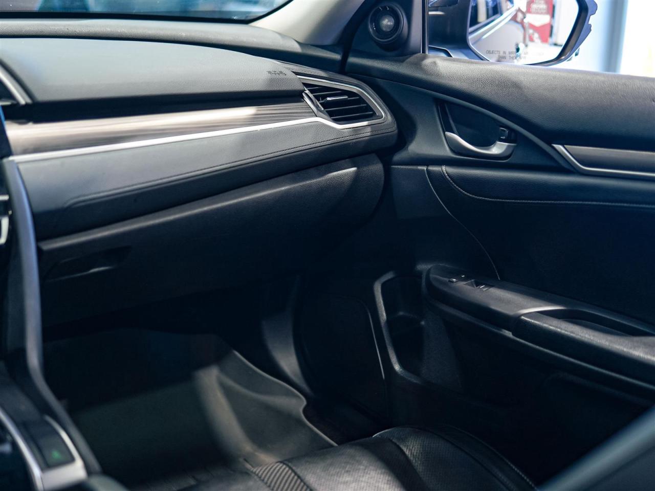 2019 Honda Civic TOURING | NO ACCIDENTS | 11 SERVICE RECORDS Photo