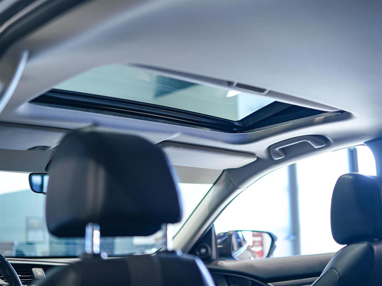 2019 Honda Civic TOURING | NO ACCIDENTS | 11 SERVICE RECORDS Photo