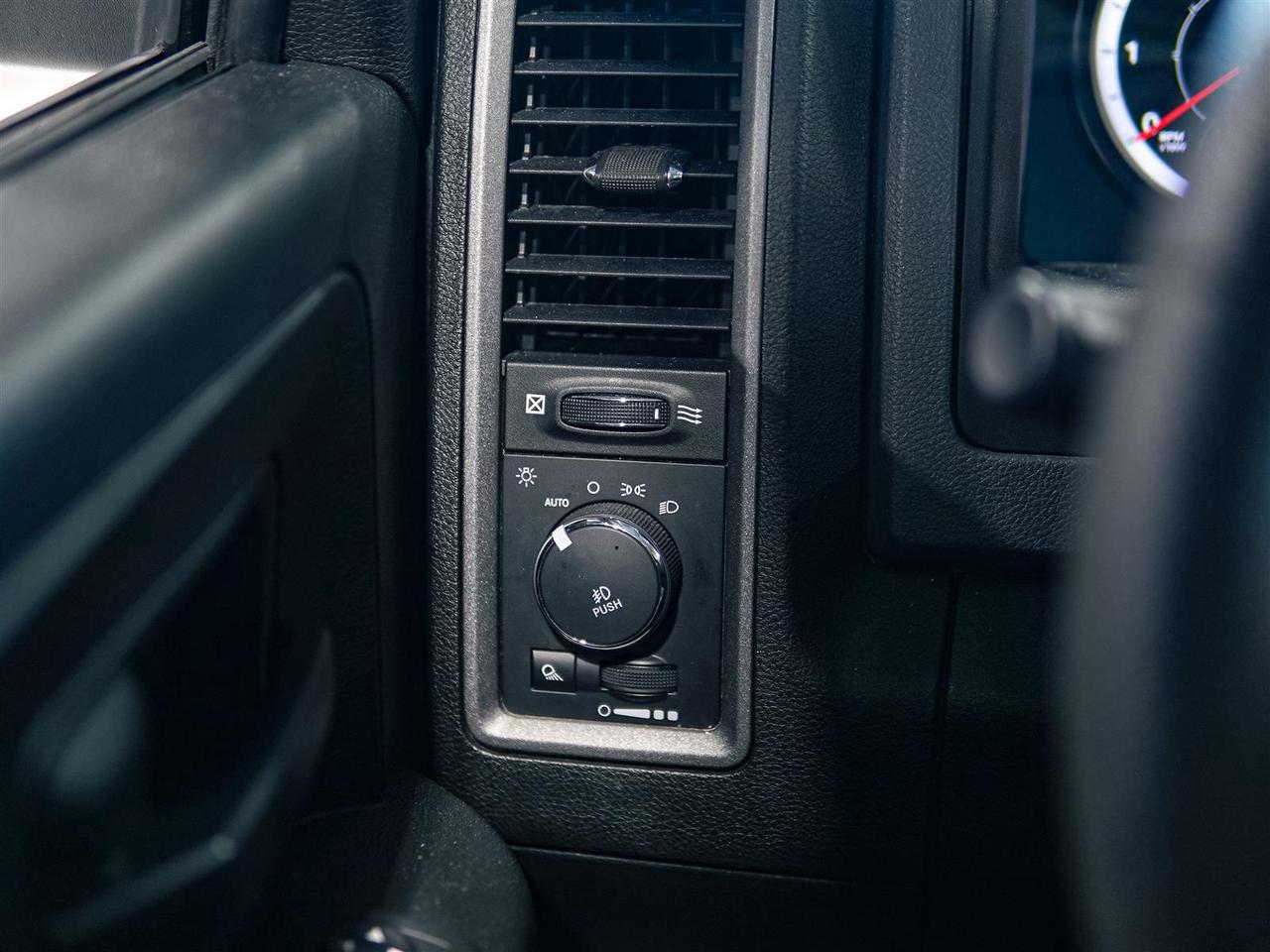 2019 RAM 1500 Classic ST 4x4 | NO ACCIDENTS | SXT PLUS | U CONNECT | TOW PKG Photo