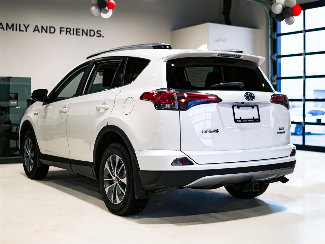 2018 Toyota RAV4 Hybrid HYBRID | XLE | AWD | NO ACCIDENTS | SUNROOF Photo