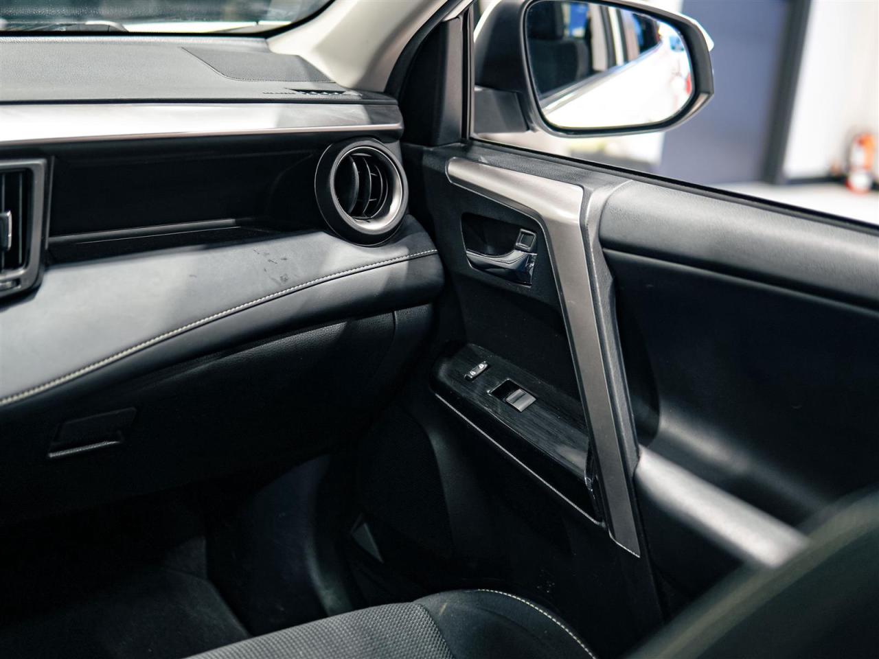 2018 Toyota RAV4 Hybrid HYBRID | XLE | AWD | NO ACCIDENTS | SUNROOF Photo