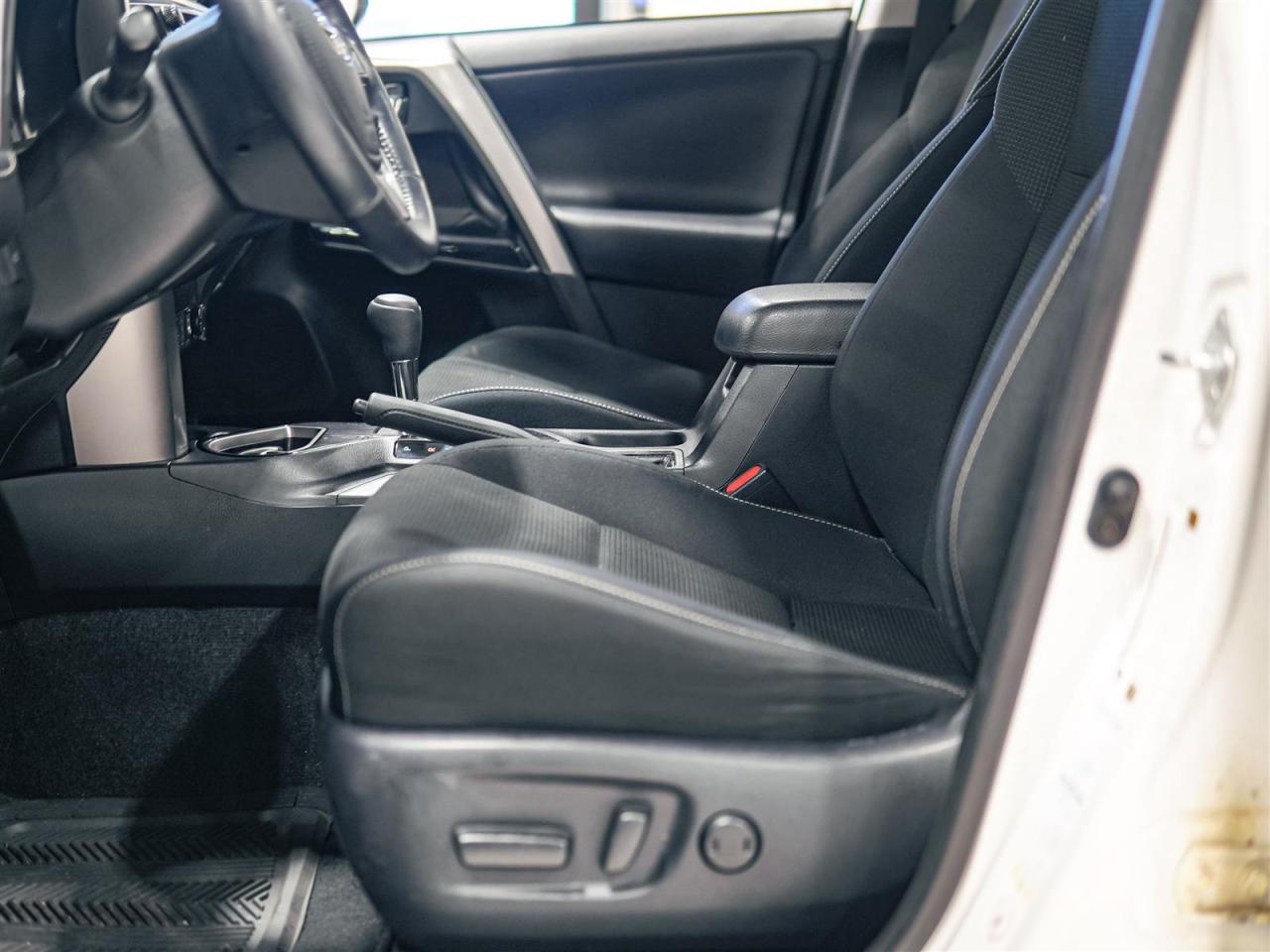 2018 Toyota RAV4 Hybrid HYBRID | XLE | AWD | NO ACCIDENTS | SUNROOF Photo