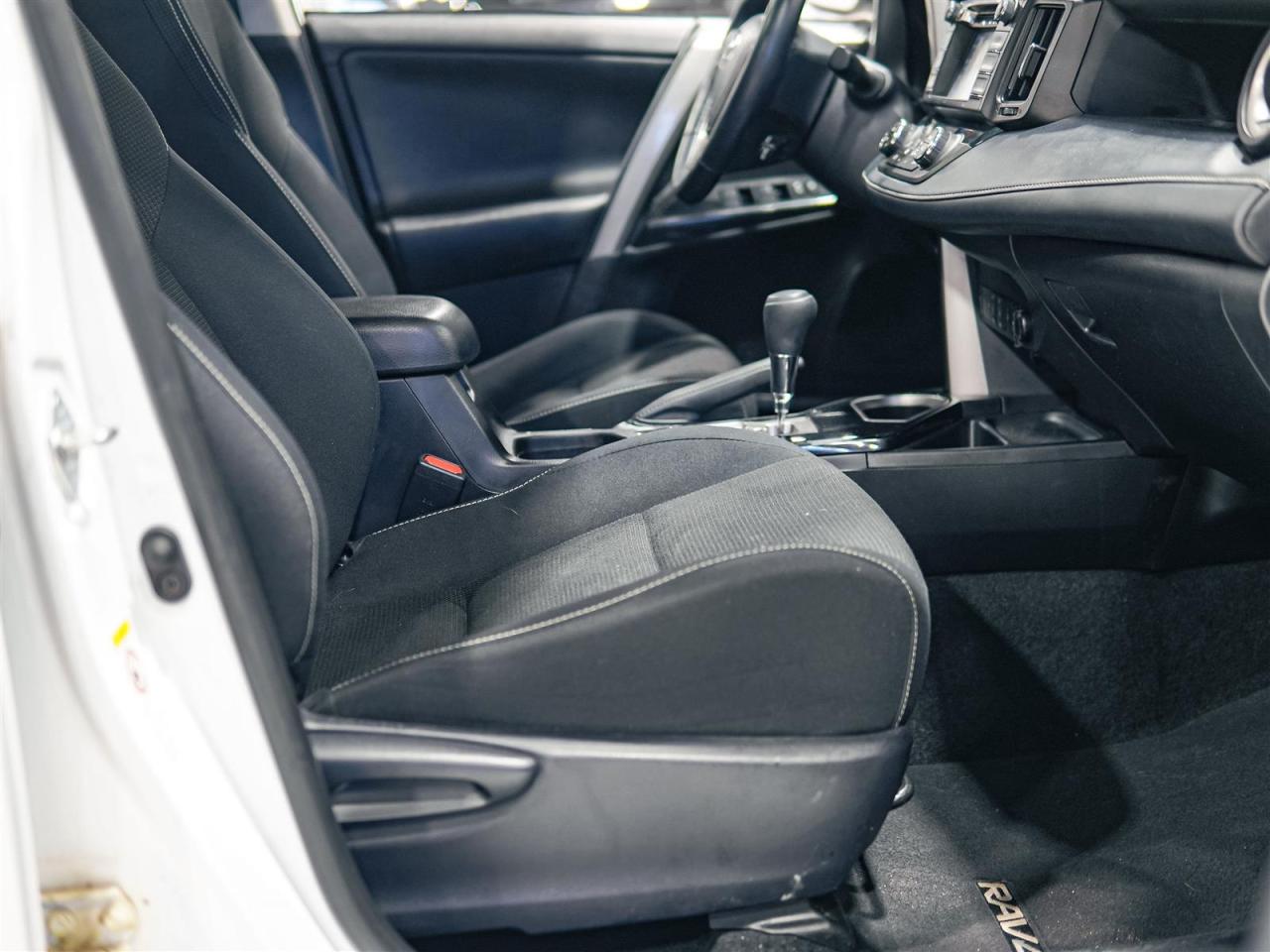 2018 Toyota RAV4 Hybrid HYBRID | XLE | AWD | NO ACCIDENTS | SUNROOF Photo