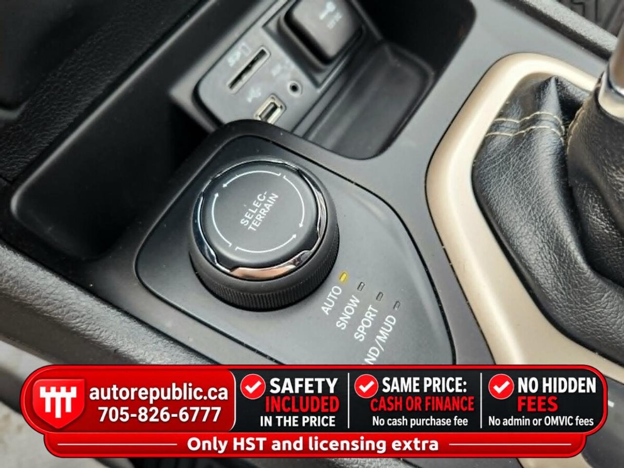 2017 Jeep Cherokee Limited V6 AWD Certified No Accidents Tow Package Photo