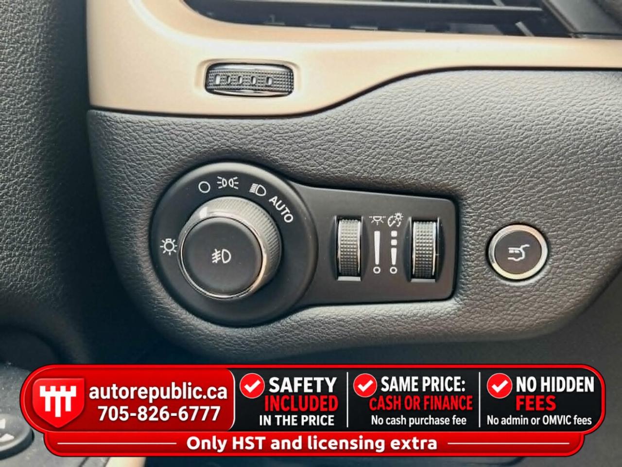 2017 Jeep Cherokee Limited V6 AWD Certified No Accidents Tow Package Photo