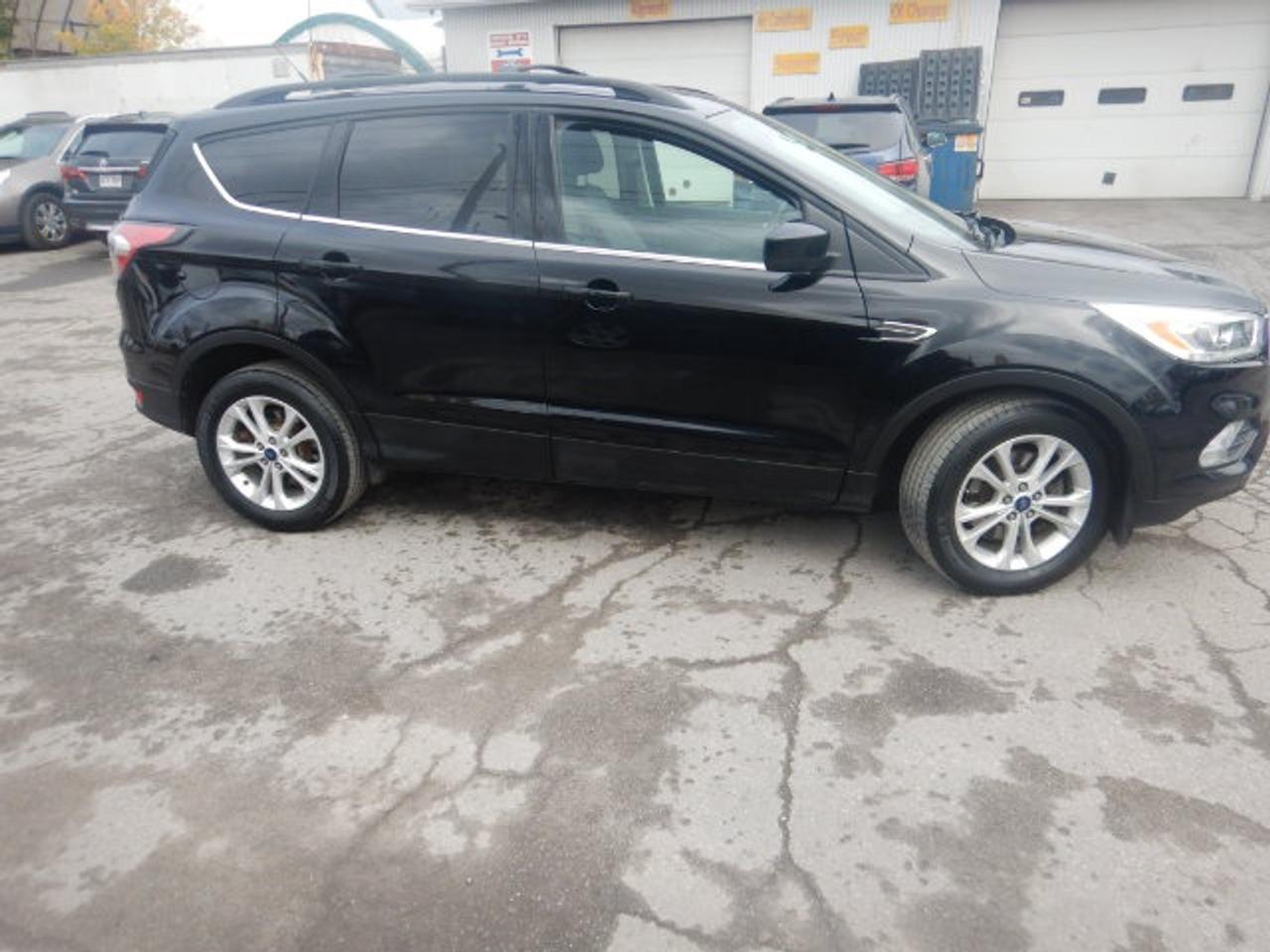 2017 Ford Escape SE Photo