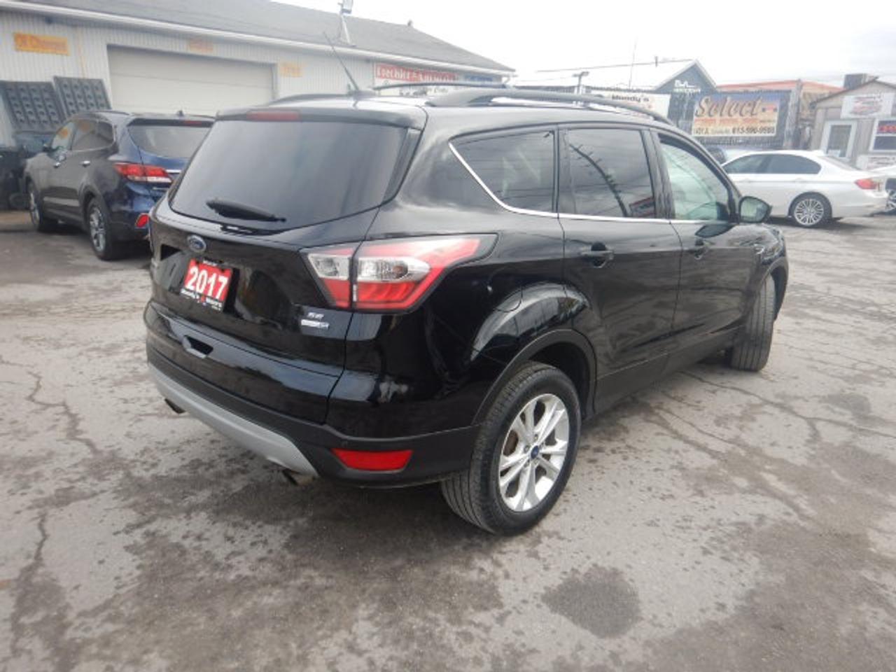 2017 Ford Escape SE Photo