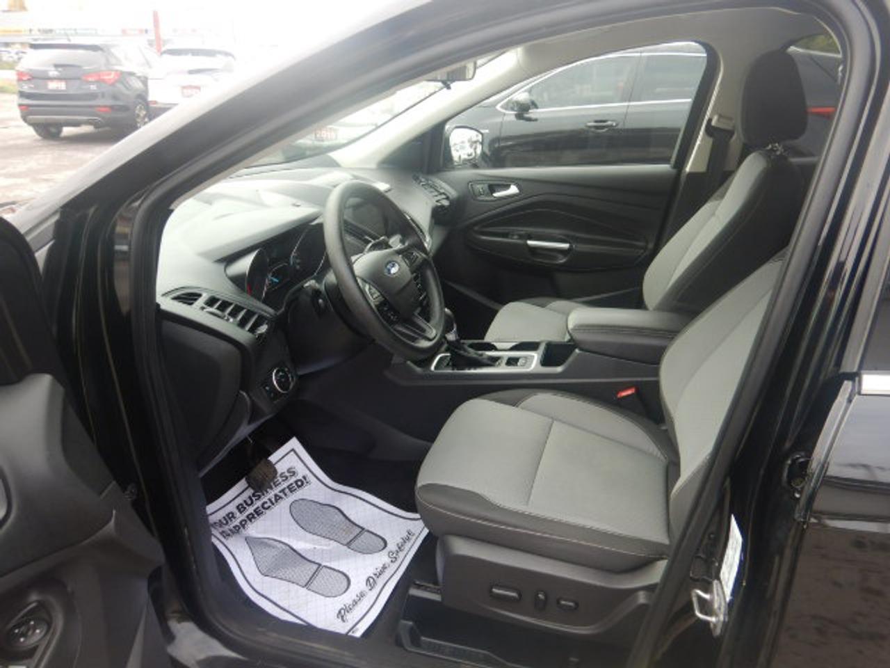 2017 Ford Escape SE Photo