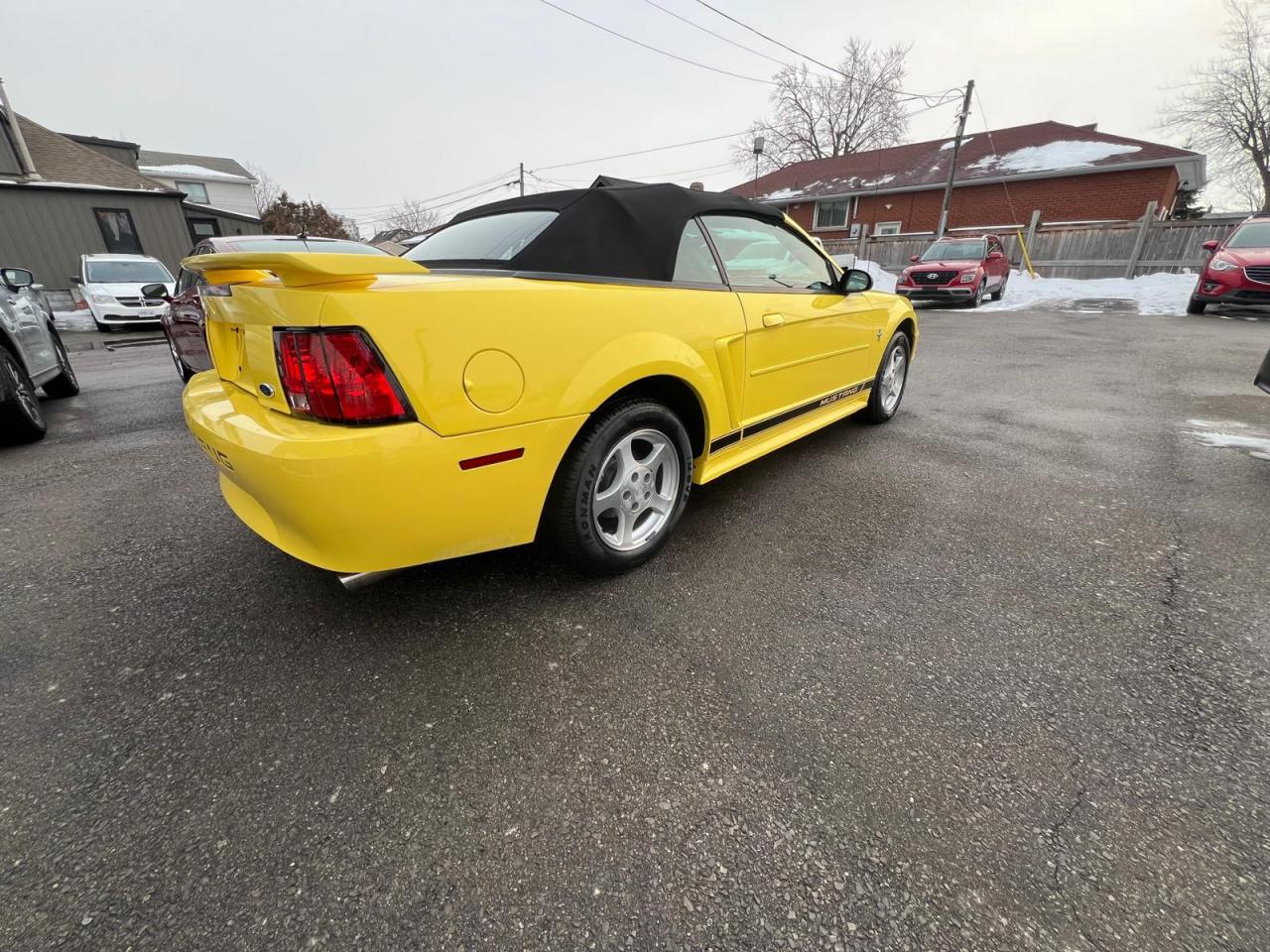 2002 Ford Mustang Deluxe Photo