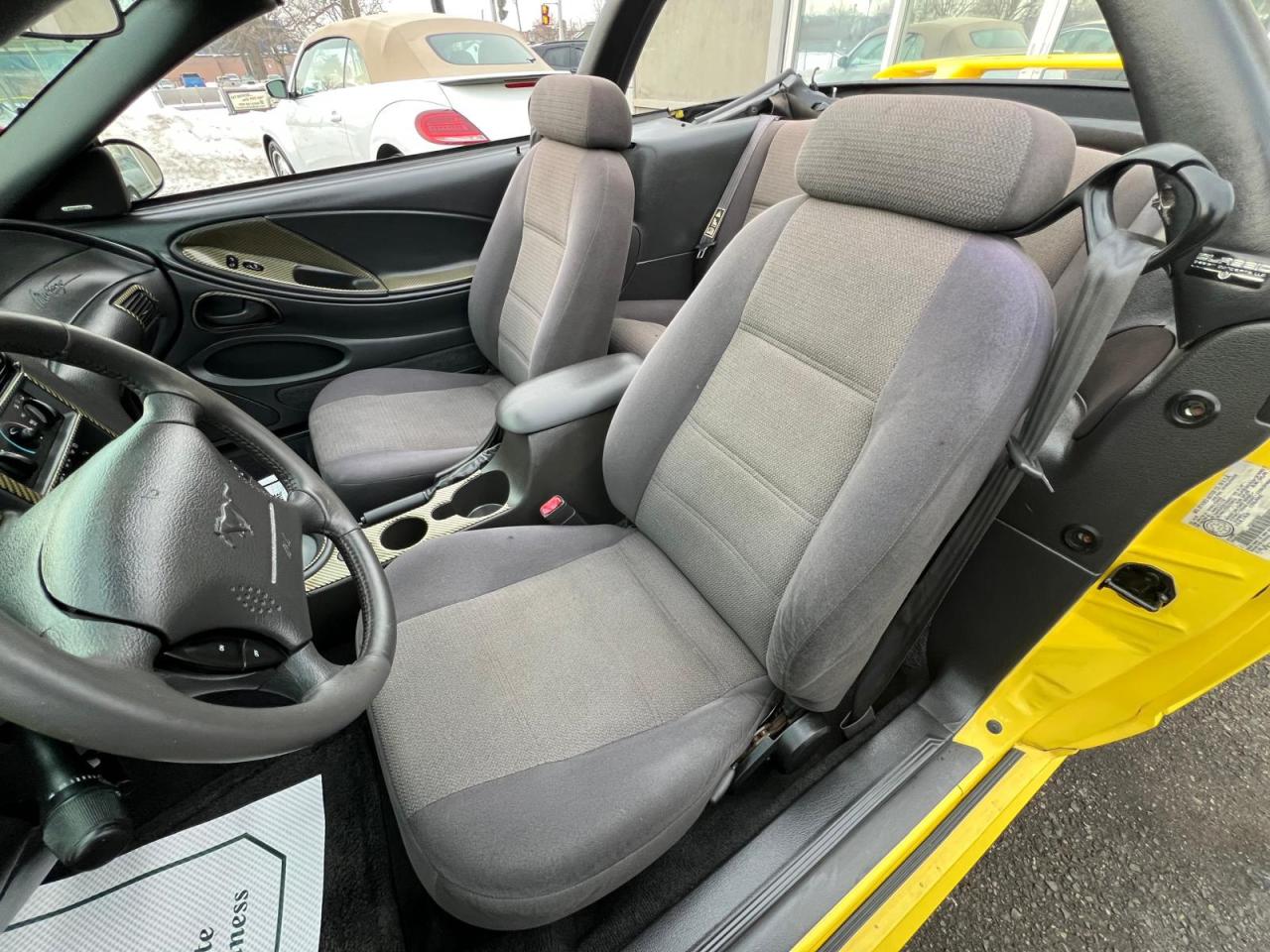 2002 Ford Mustang Deluxe Photo