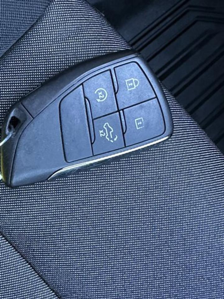 13593977