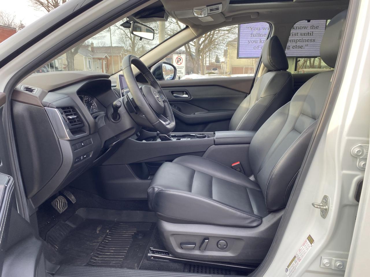 2023 Nissan Rogue SV AWD,  Midnight Edition Photo