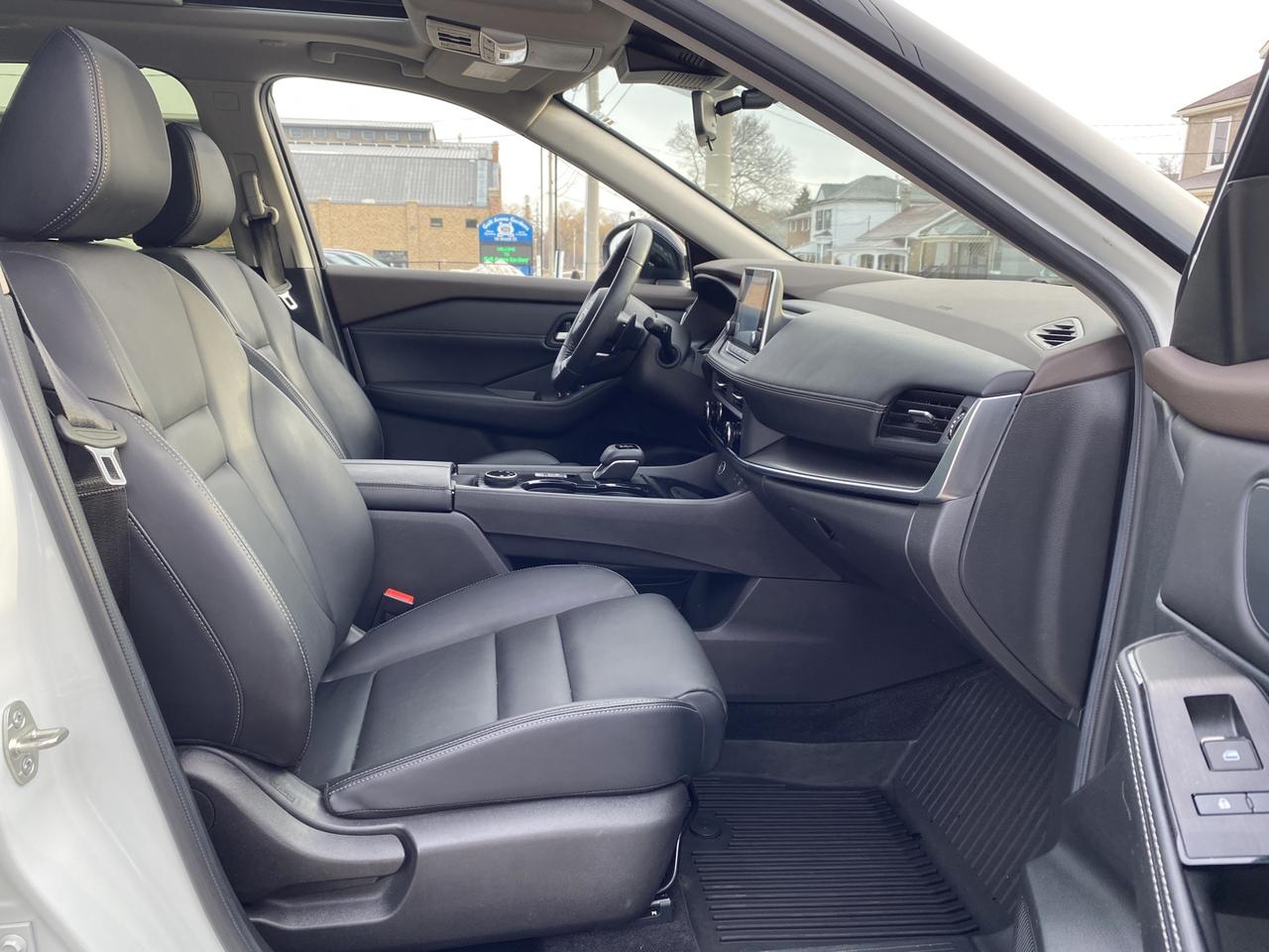 2023 Nissan Rogue SV AWD,  Midnight Edition - Photo #7