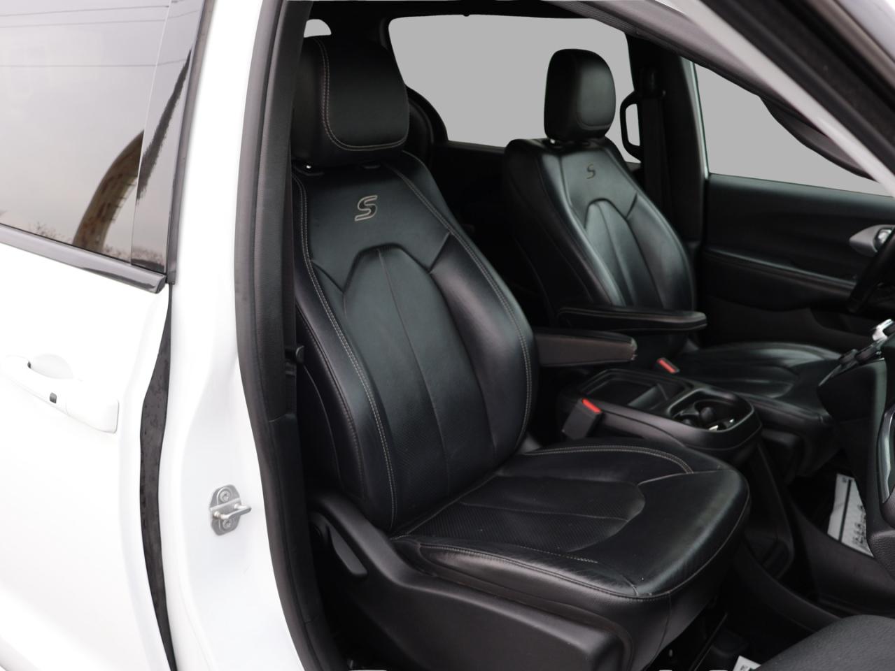 2019 Chrysler Pacifica TOURING-L S-PKG CERTIFIED *ACCIDENT FREE* CAMERA DVD NAV BLUETOOTH LEATHER HEATED SEATS CRUISE ALLOYS Photo