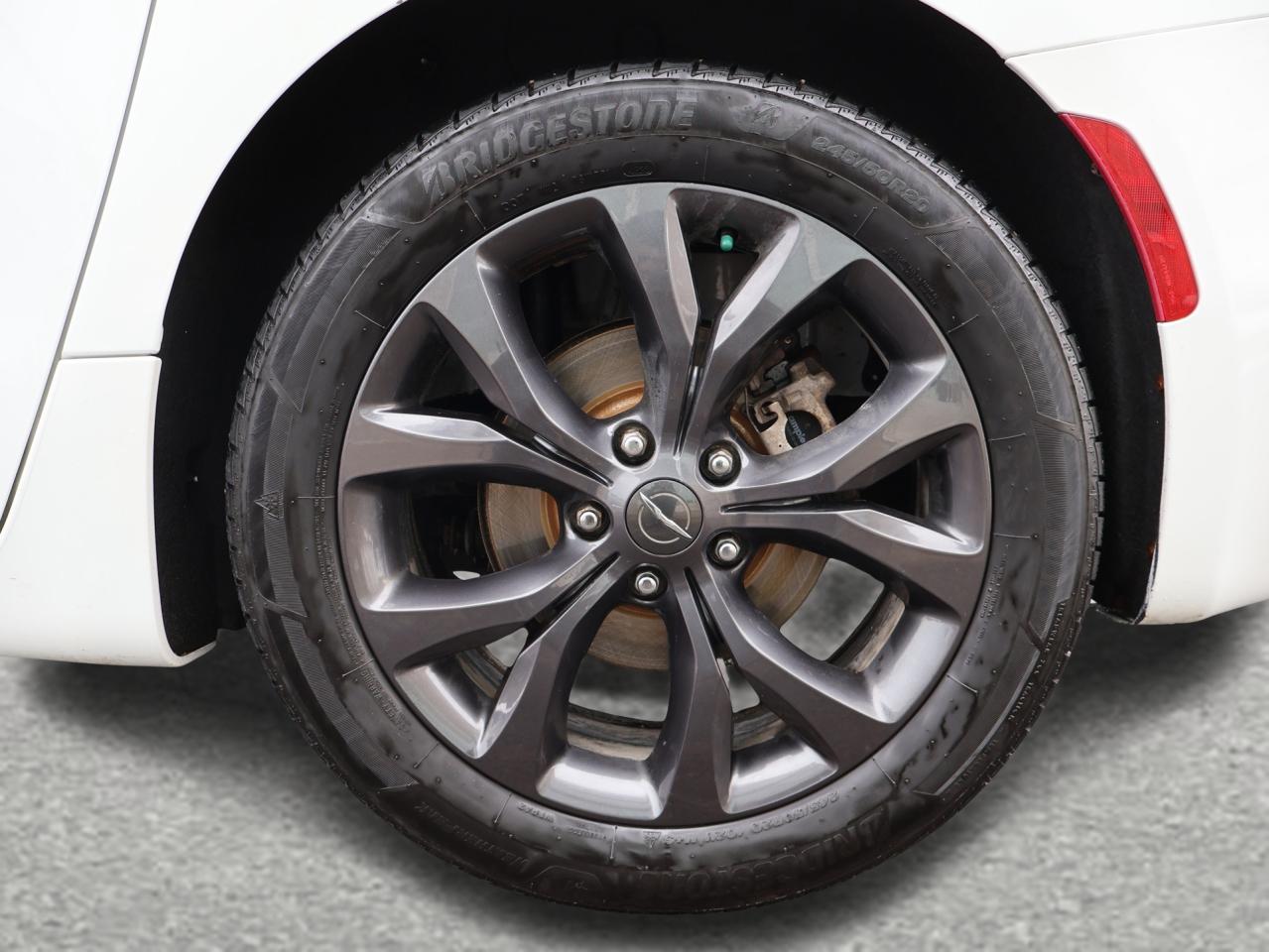 2019 Chrysler Pacifica TOURING-L S-PKG CERTIFIED *ACCIDENT FREE* CAMERA DVD NAV BLUETOOTH LEATHER HEATED SEATS CRUISE ALLOYS Photo