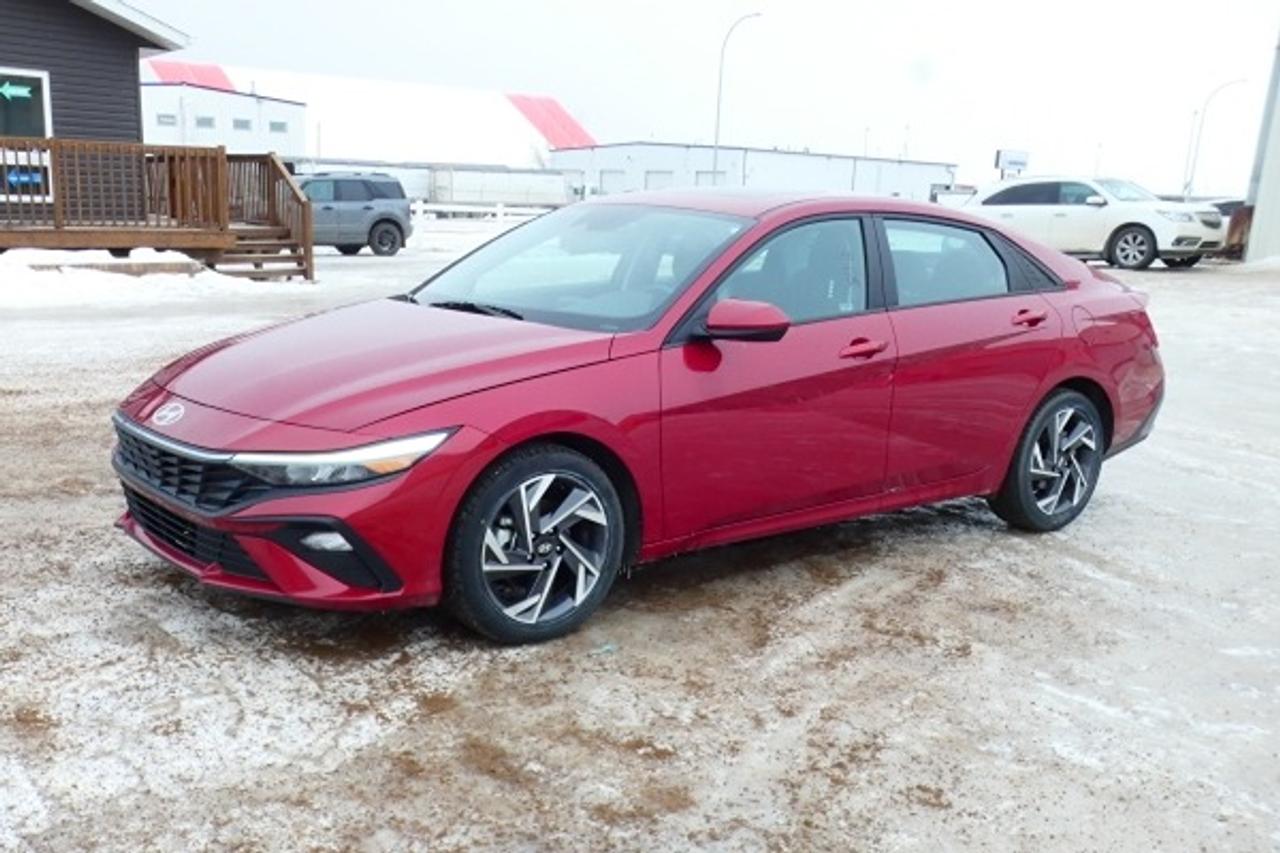 2024 Hyundai Elantra Preferred Tech pkg.  w/Htd cloth, S/R, NAV, BUC - Photo #1