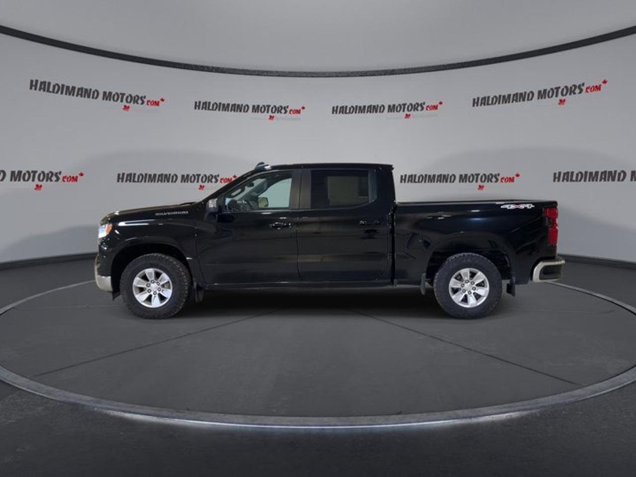 2023 Chevrolet Silverado 1500 4WD Crew Cab 157 LT Photo4