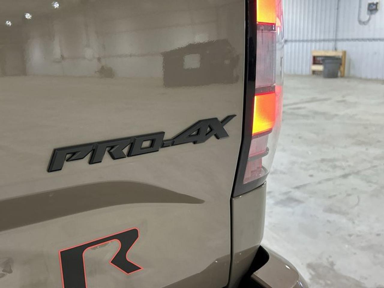 2024 Nissan Frontier PRO-4X Crew Cab 4x4 | 360 Camera | Remote Start | Heated Steering Wheel Photo