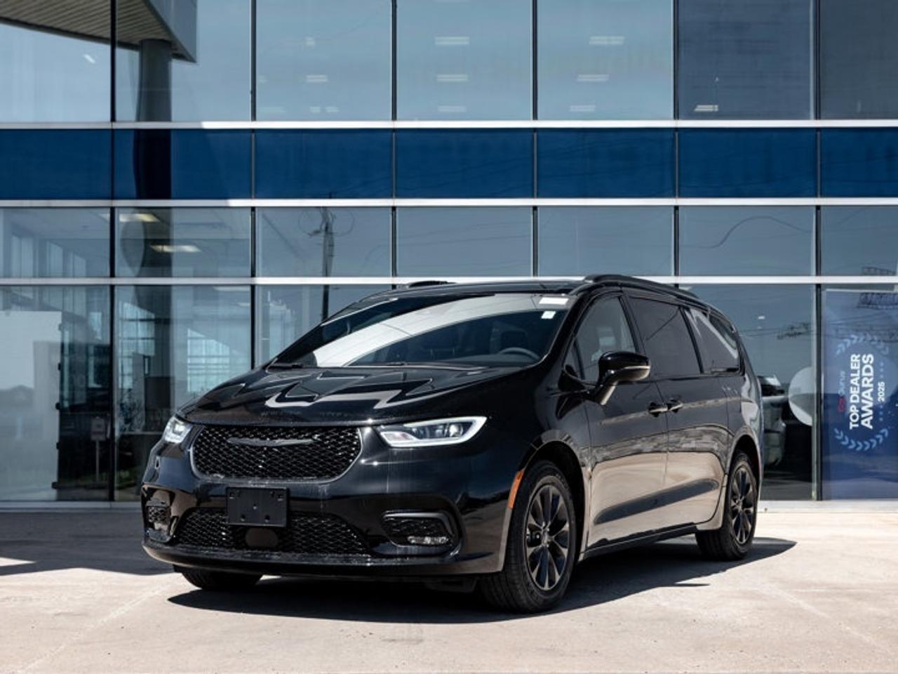 2026 Chrysler Pacifica Select Photo