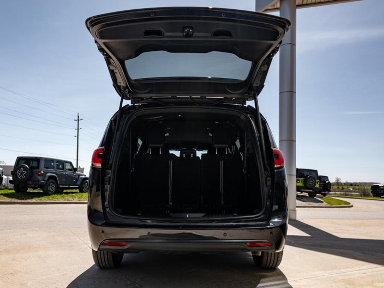 2026 Chrysler Pacifica Select Photo