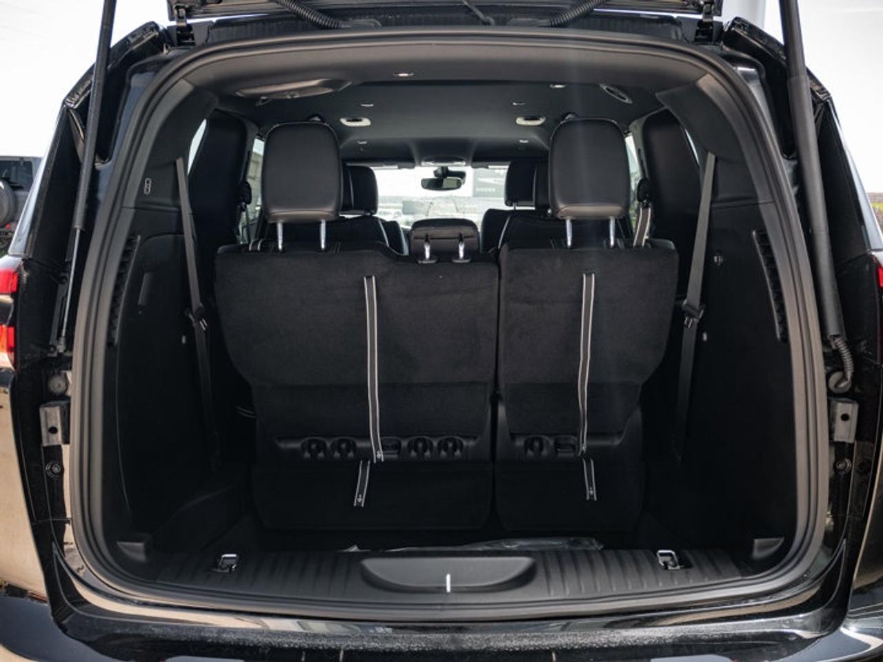 2026 Chrysler Pacifica Select Photo