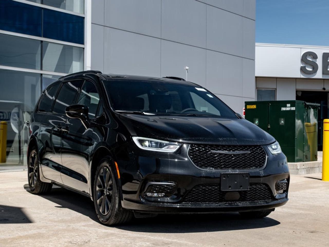 2026 Chrysler Pacifica Select Photo