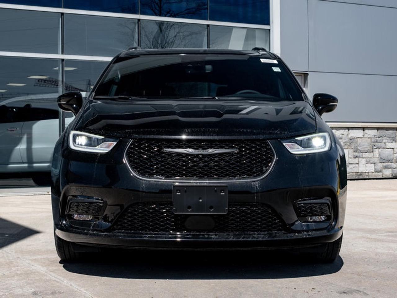 2026 Chrysler Pacifica Select Photo