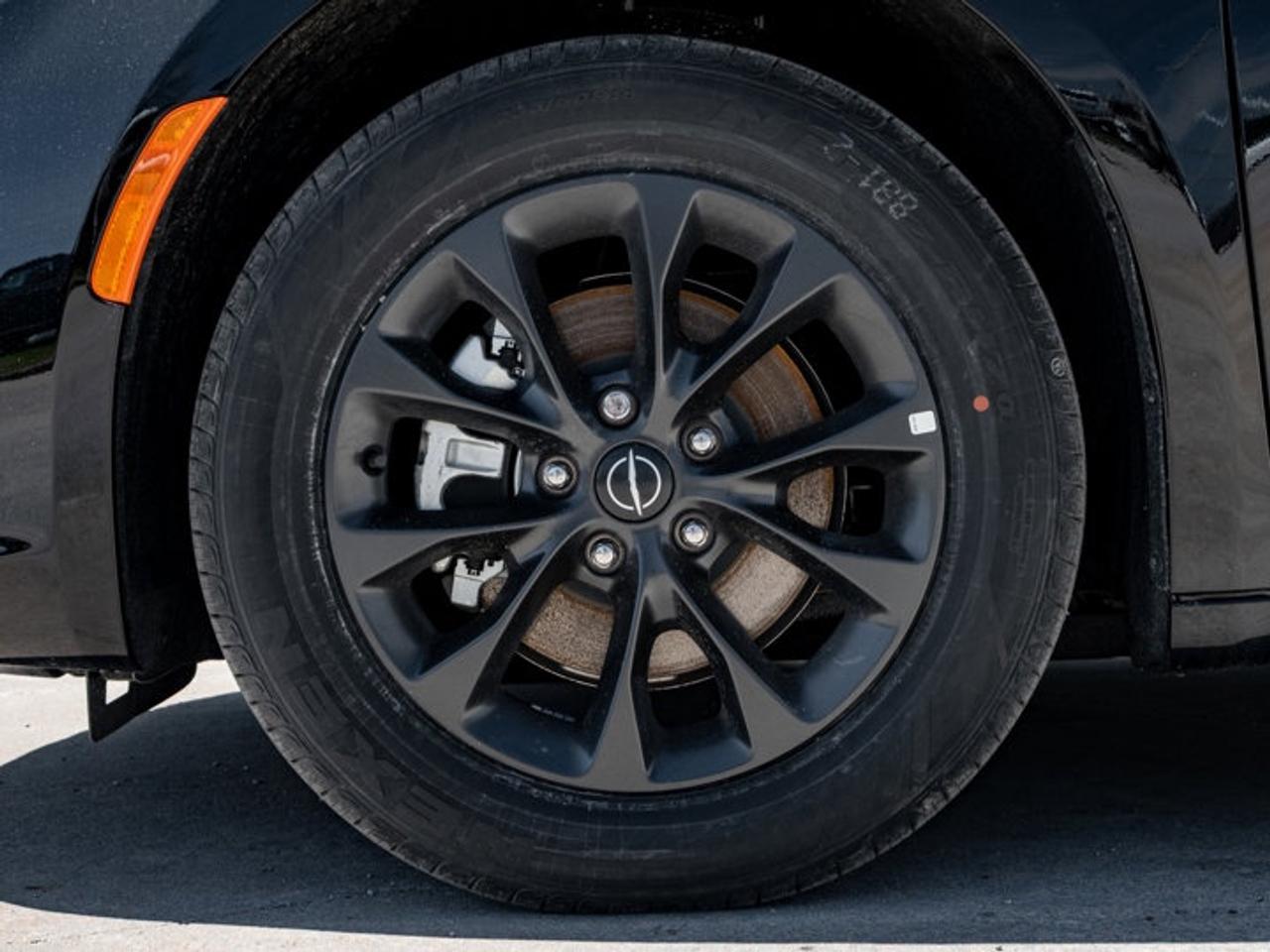 2026 Chrysler Pacifica Select Photo