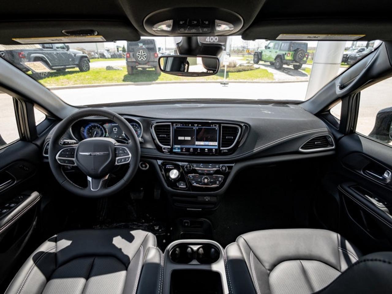 2026 Chrysler Pacifica Select Photo