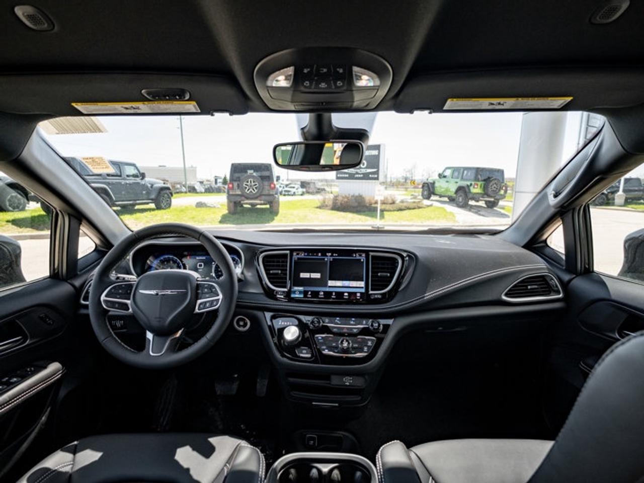2026 Chrysler Pacifica Select Photo