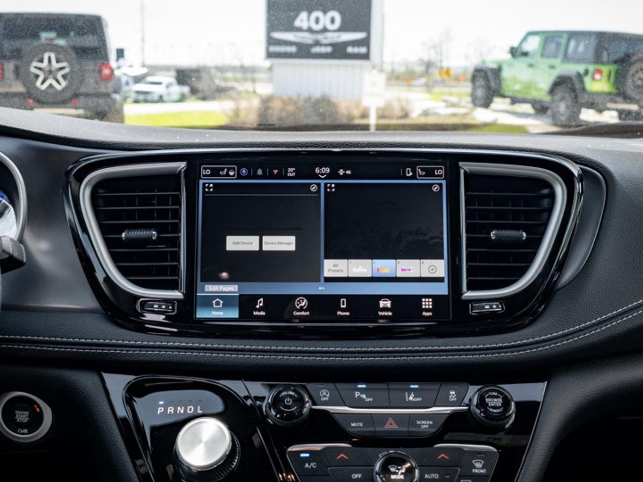 2026 Chrysler Pacifica Select Photo
