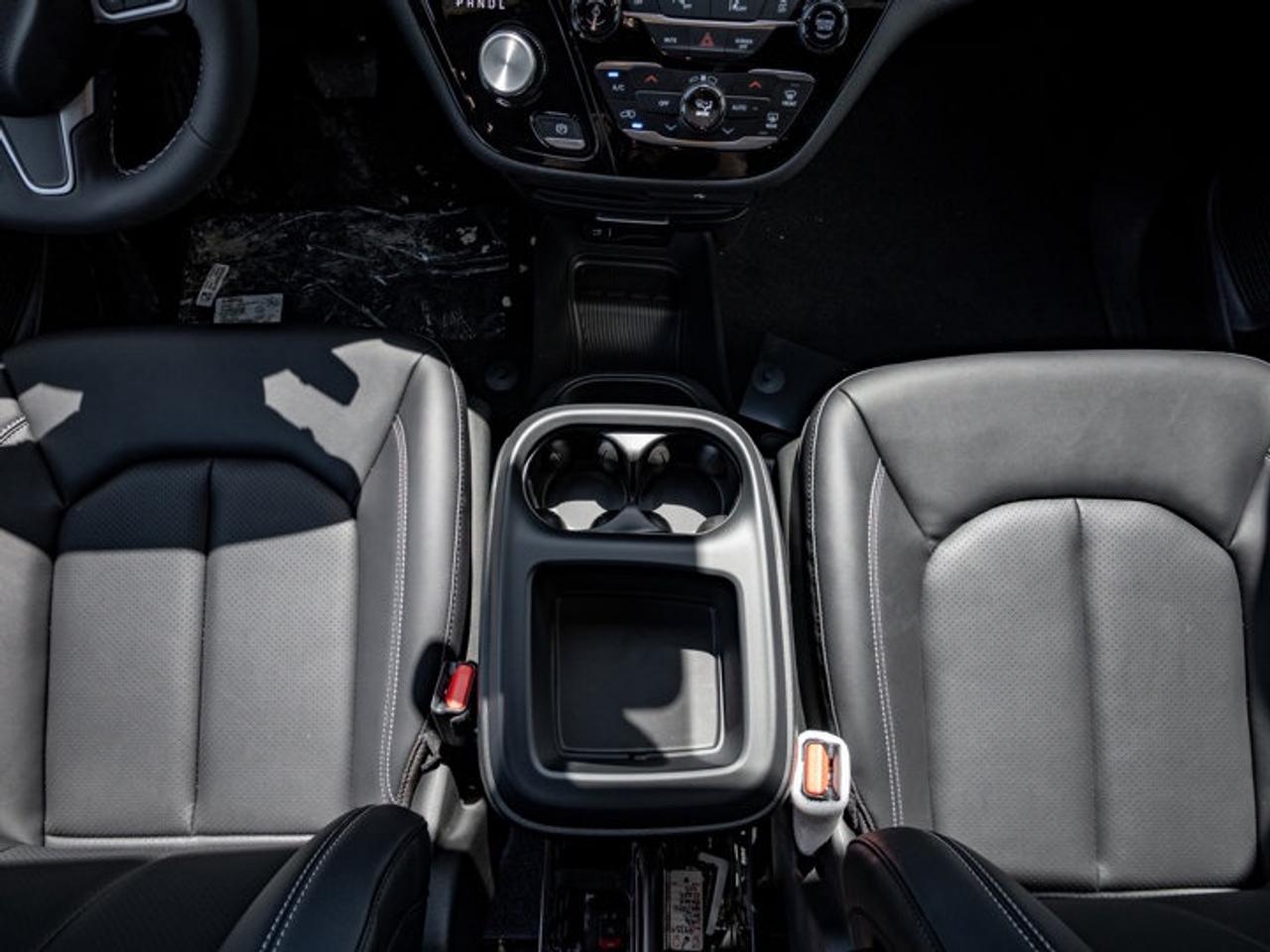 2026 Chrysler Pacifica Select Photo