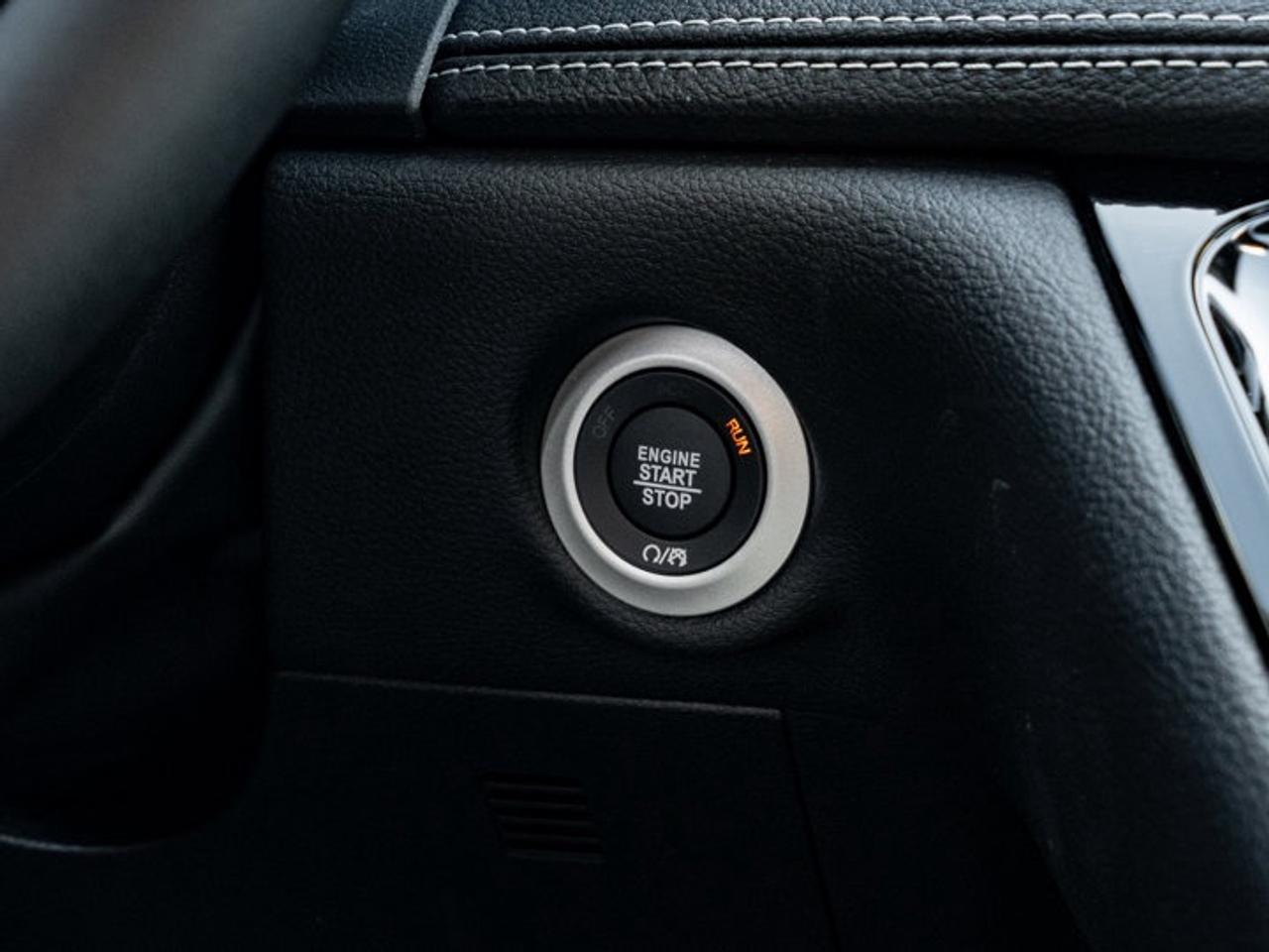2026 Chrysler Pacifica Select Photo