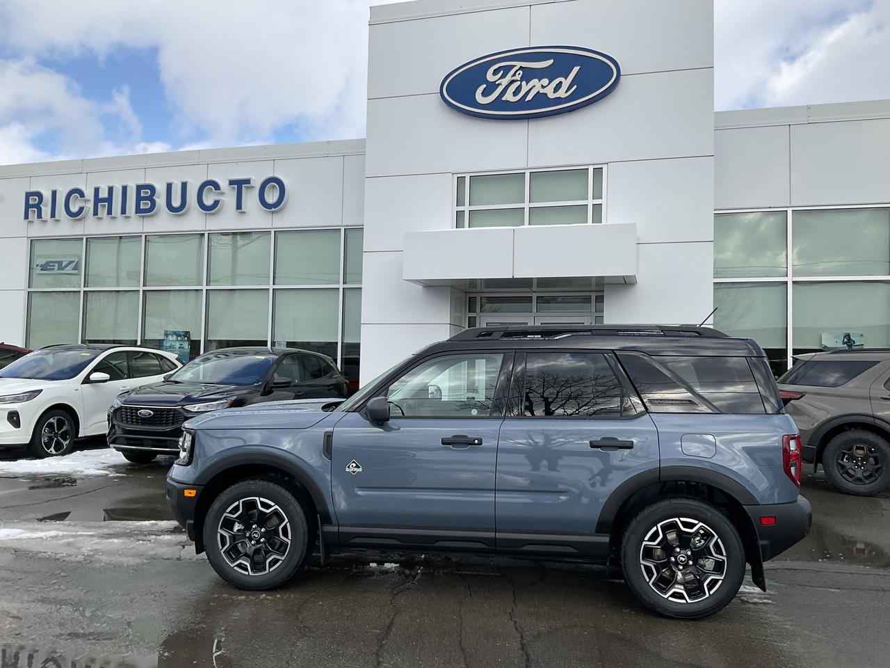 2026 Ford Bronco Sport Outer Banks Photo3