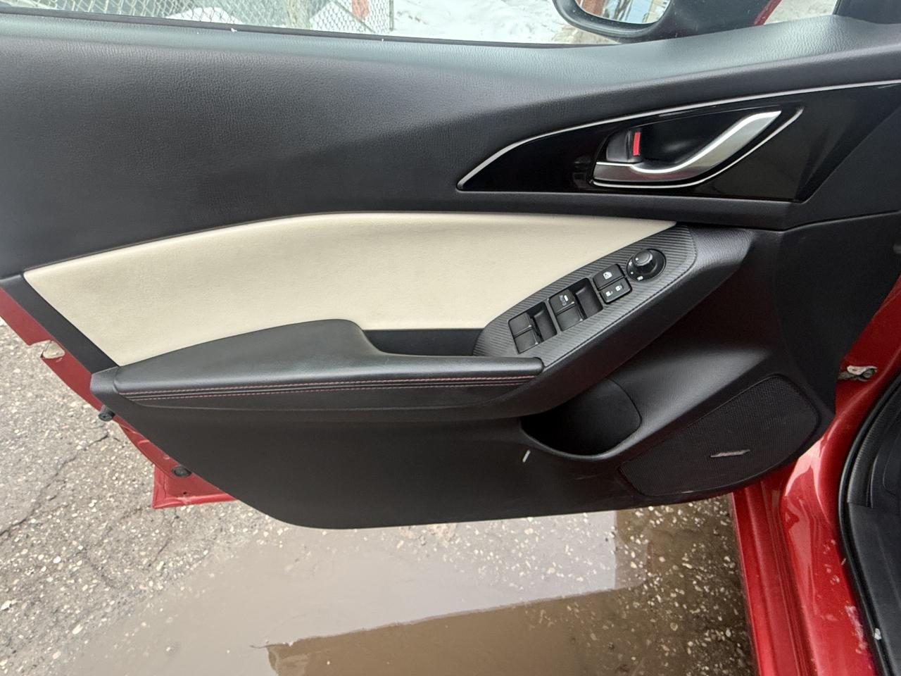 2016 Mazda MAZDA3 GT Photo