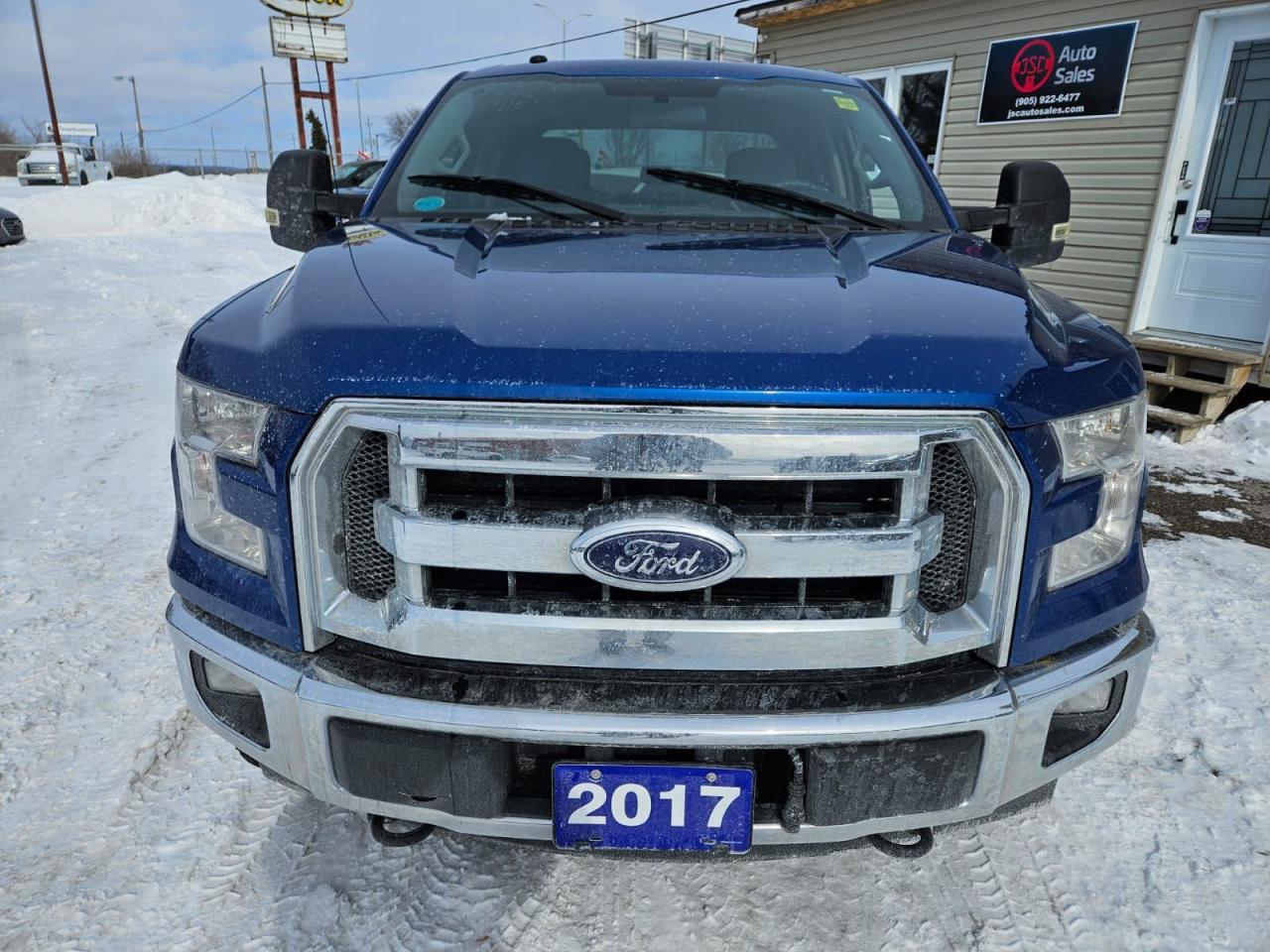 2017 Ford F-150 4WD SUPERCREW 145" XLT Photo