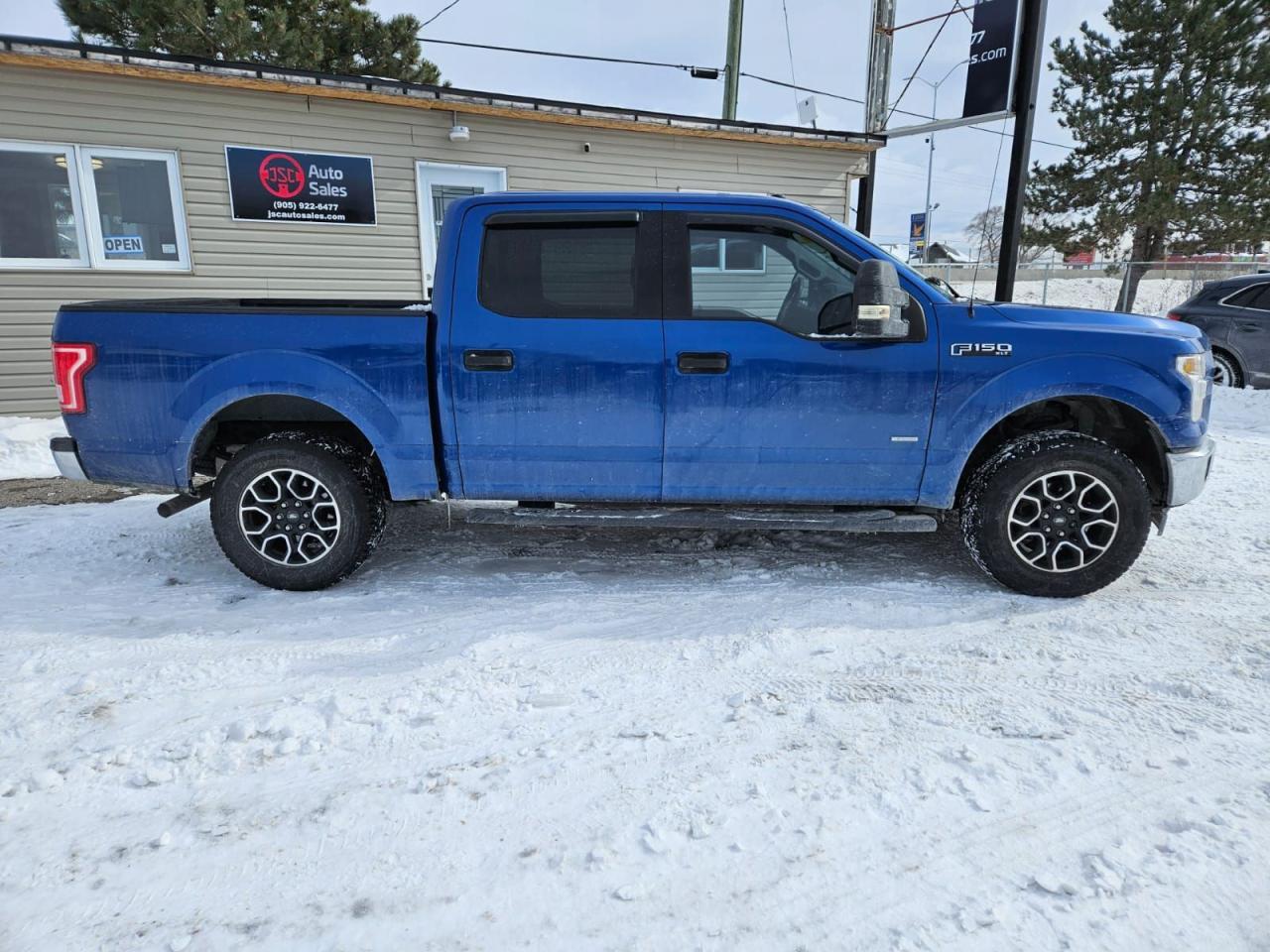 2017 Ford F-150 4WD SUPERCREW 145" XLT Photo