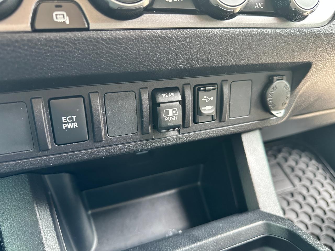 2019 Toyota Tacoma SR5 4X4 LB HTD Cloth NAV Bluetooth XM Alloys RvCam Photo