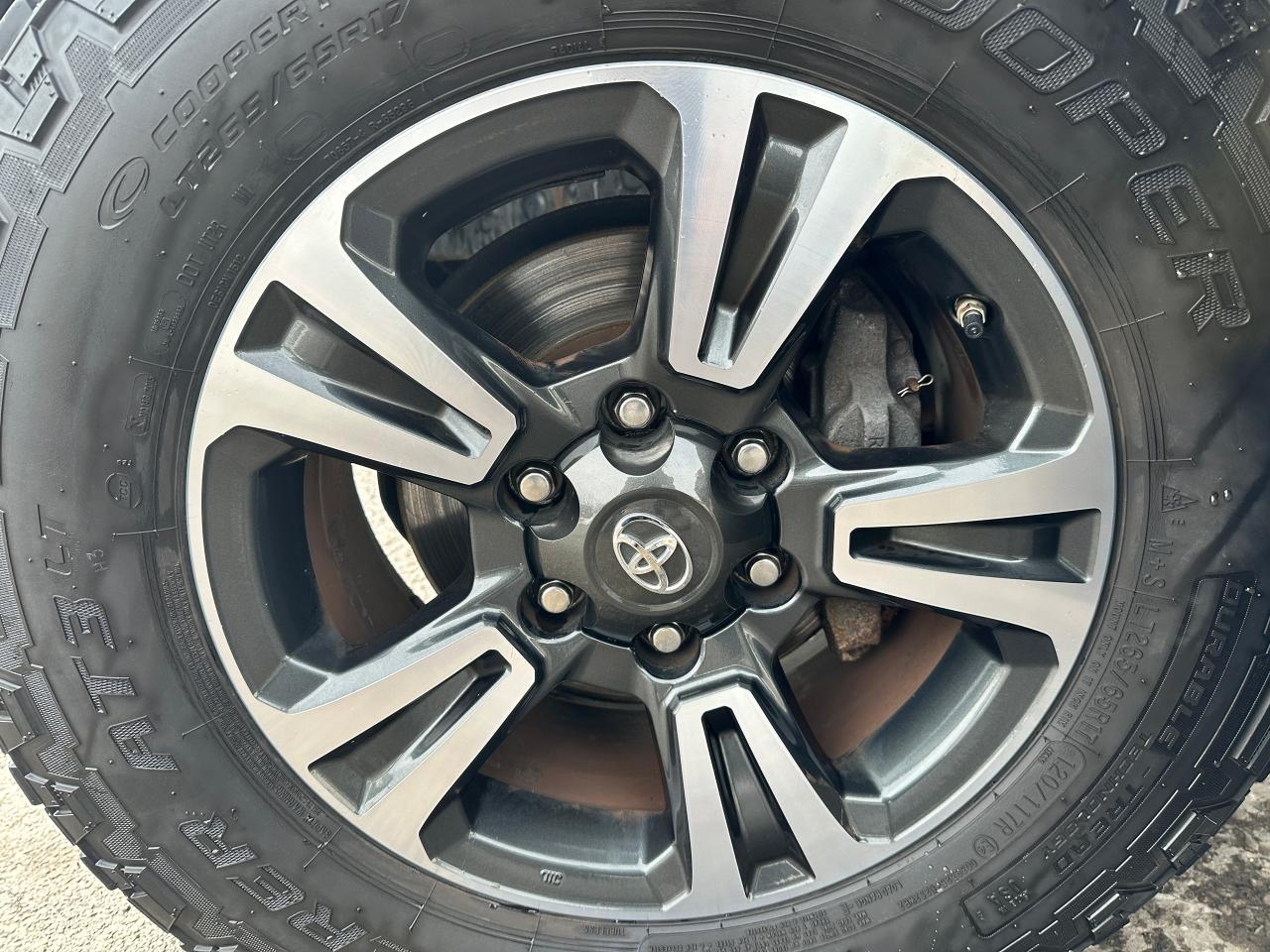 2019 Toyota Tacoma SR5 4X4 LB HTD Cloth NAV Bluetooth XM Alloys RvCam Photo