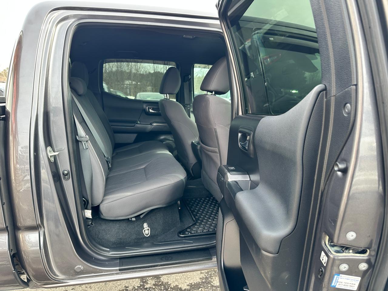 2019 Toyota Tacoma SR5 4X4 LB HTD Cloth NAV Bluetooth XM Alloys RvCam Photo