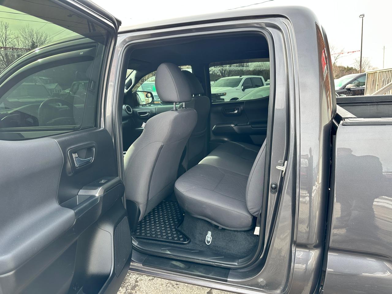2019 Toyota Tacoma SR5 4X4 LB HTD Cloth NAV Bluetooth XM Alloys RvCam Photo