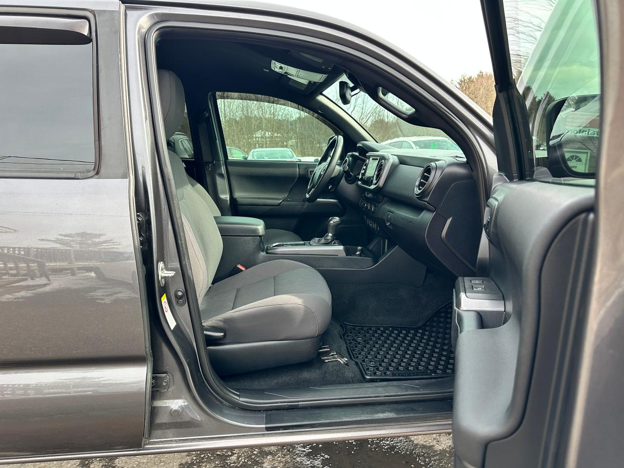 2019 Toyota Tacoma SR5 4X4 LB HTD Cloth NAV Bluetooth XM Alloys RvCam Photo