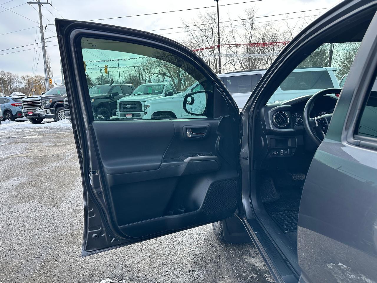 2019 Toyota Tacoma SR5 4X4 LB HTD Cloth NAV Bluetooth XM Alloys RvCam Photo