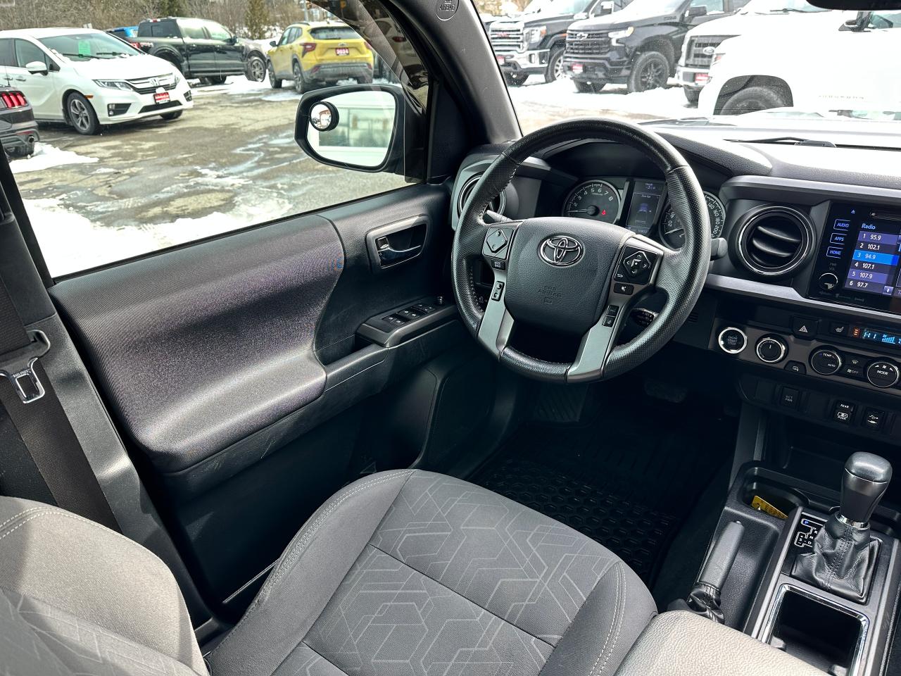 2019 Toyota Tacoma SR5 4X4 LB HTD Cloth NAV Bluetooth XM Alloys RvCam Photo