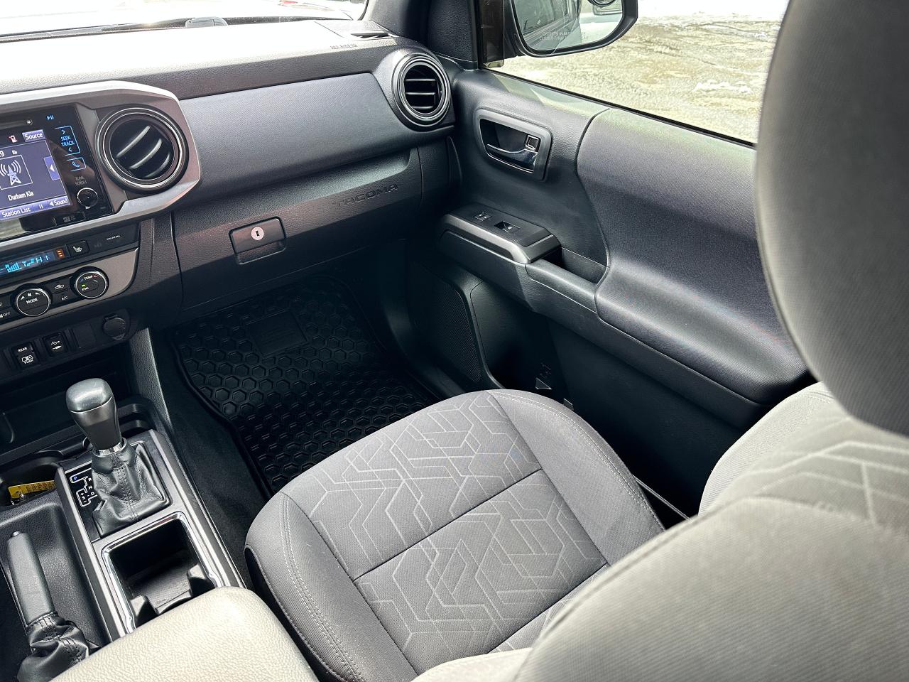 2019 Toyota Tacoma SR5 4X4 LB HTD Cloth NAV Bluetooth XM Alloys RvCam Photo