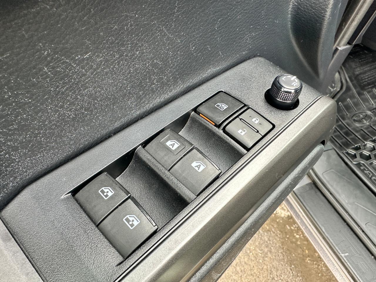 2019 Toyota Tacoma SR5 4X4 LB HTD Cloth NAV Bluetooth XM Alloys RvCam Photo