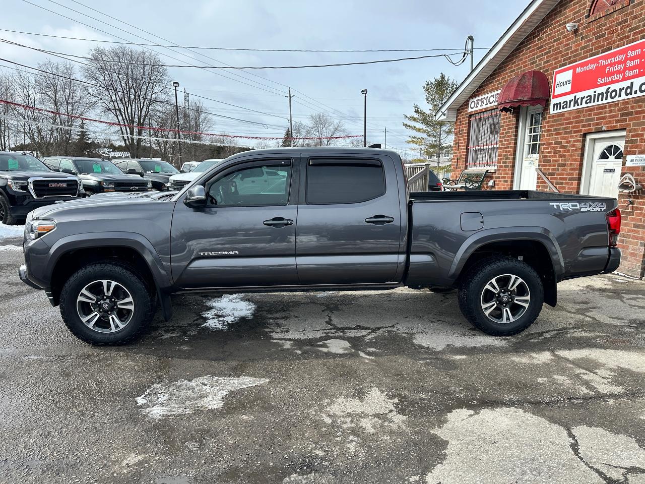 2019 Toyota Tacoma SR5 4X4 LB HTD Cloth NAV Bluetooth XM Alloys RvCam Photo