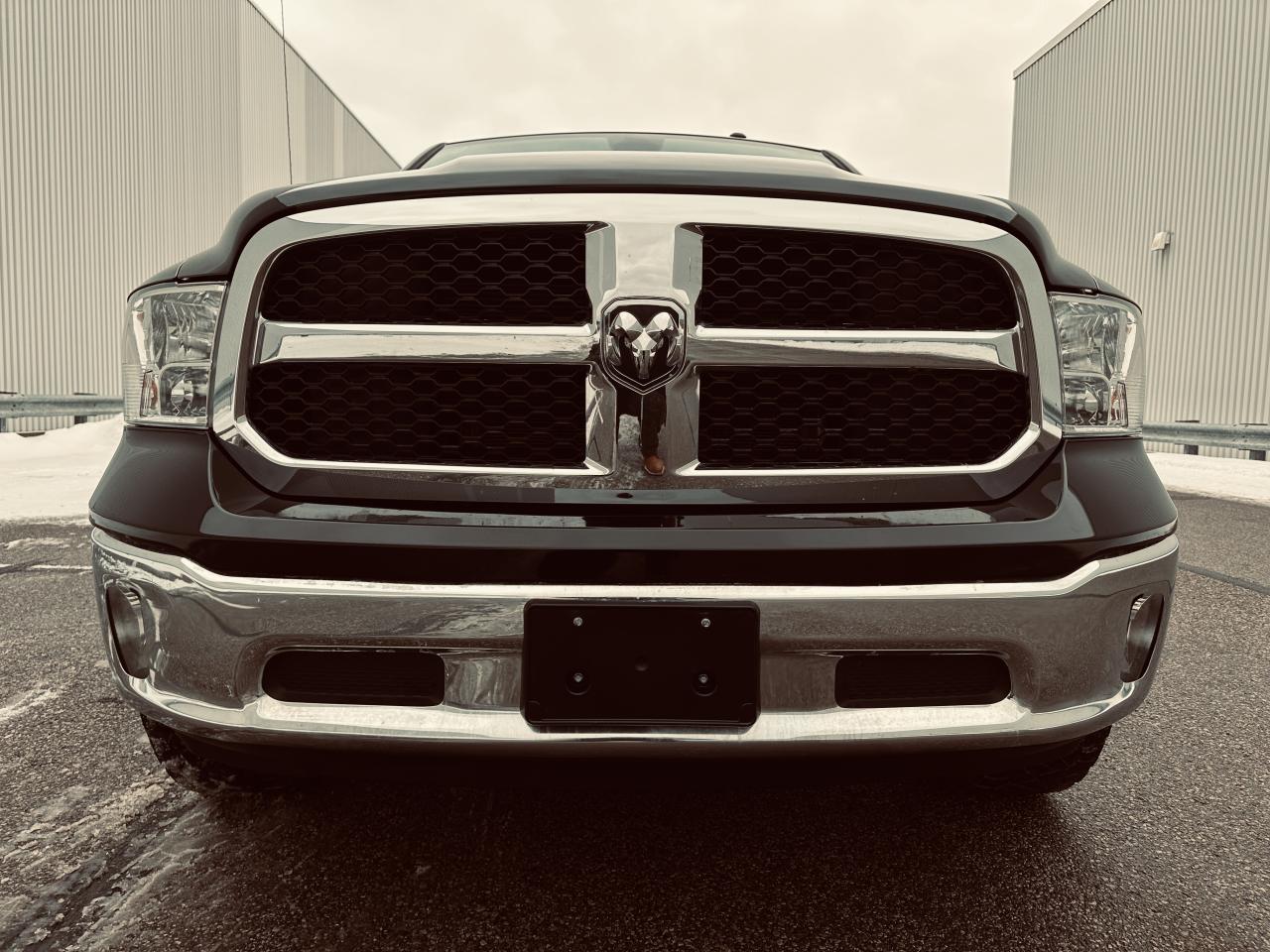 2023 RAM 1500 Classic Tradesman 4x4 Reg Cab 8' Box 5.7 L Photo3