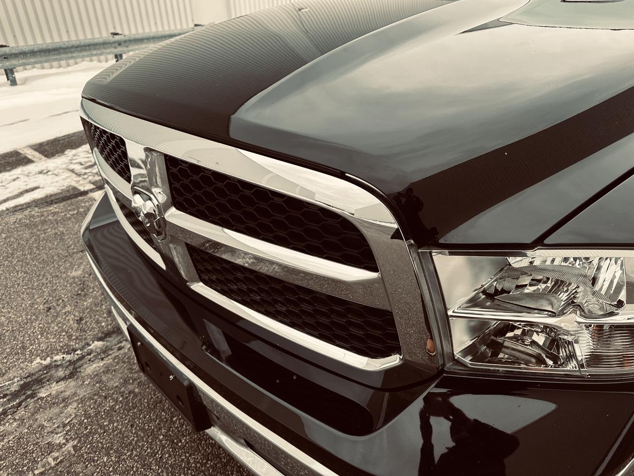 2023 RAM 1500 Classic Tradesman 4x4 Reg Cab 8' Box 5.7 L ( SOLD UNIT ) Photo